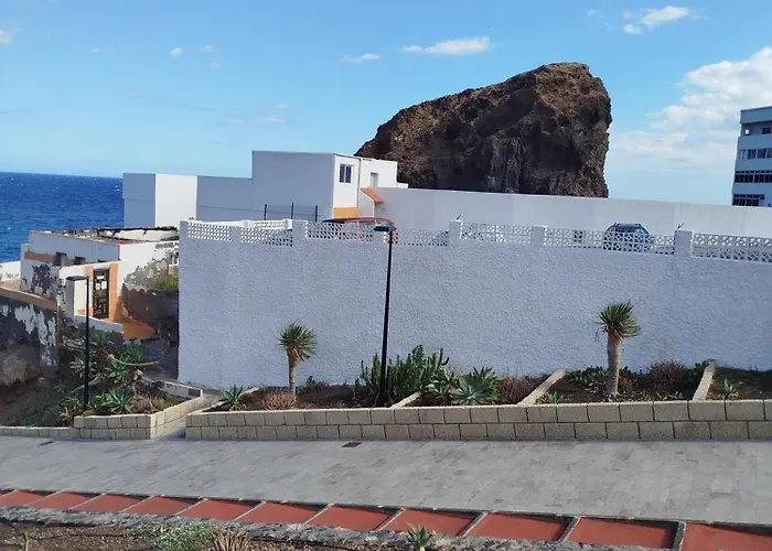 Apartment On The Beach And Ocean Sounds