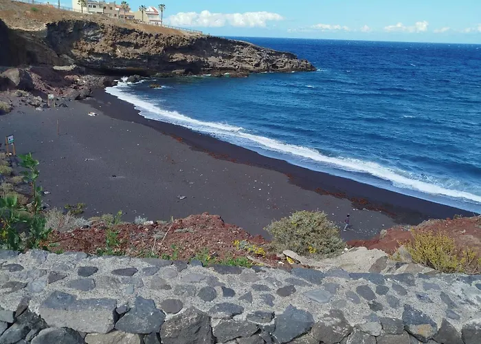Apartment On The Beach And Ocean Sounds