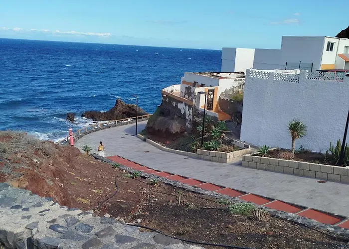 Apartment On The Beach And Ocean Sounds