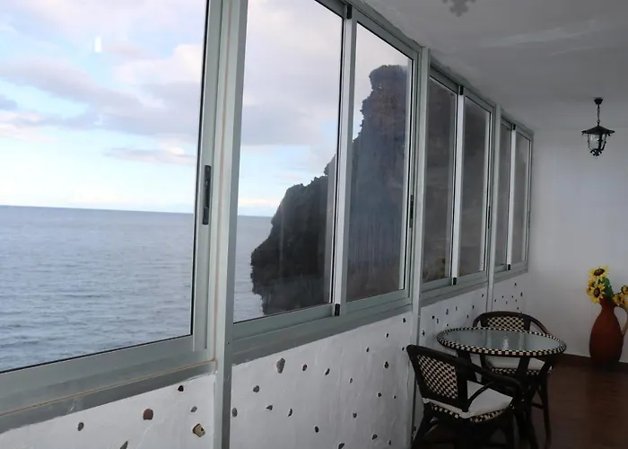 Apartment On The Beach And Ocean Sounds